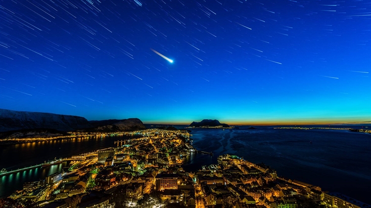 挪威 ，奥勒松上空的流星