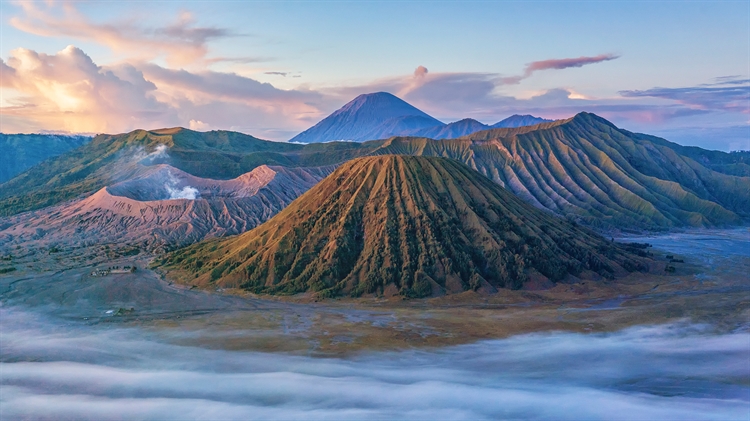 爪哇岛东部的婆罗摩火山，印度尼西亚 